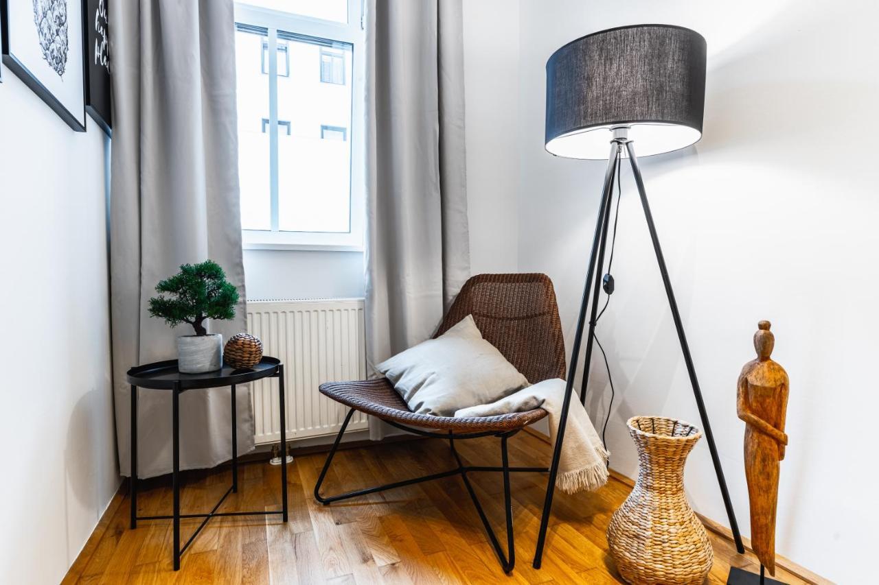 Apartment Stylish Designed In A Calm District Wien